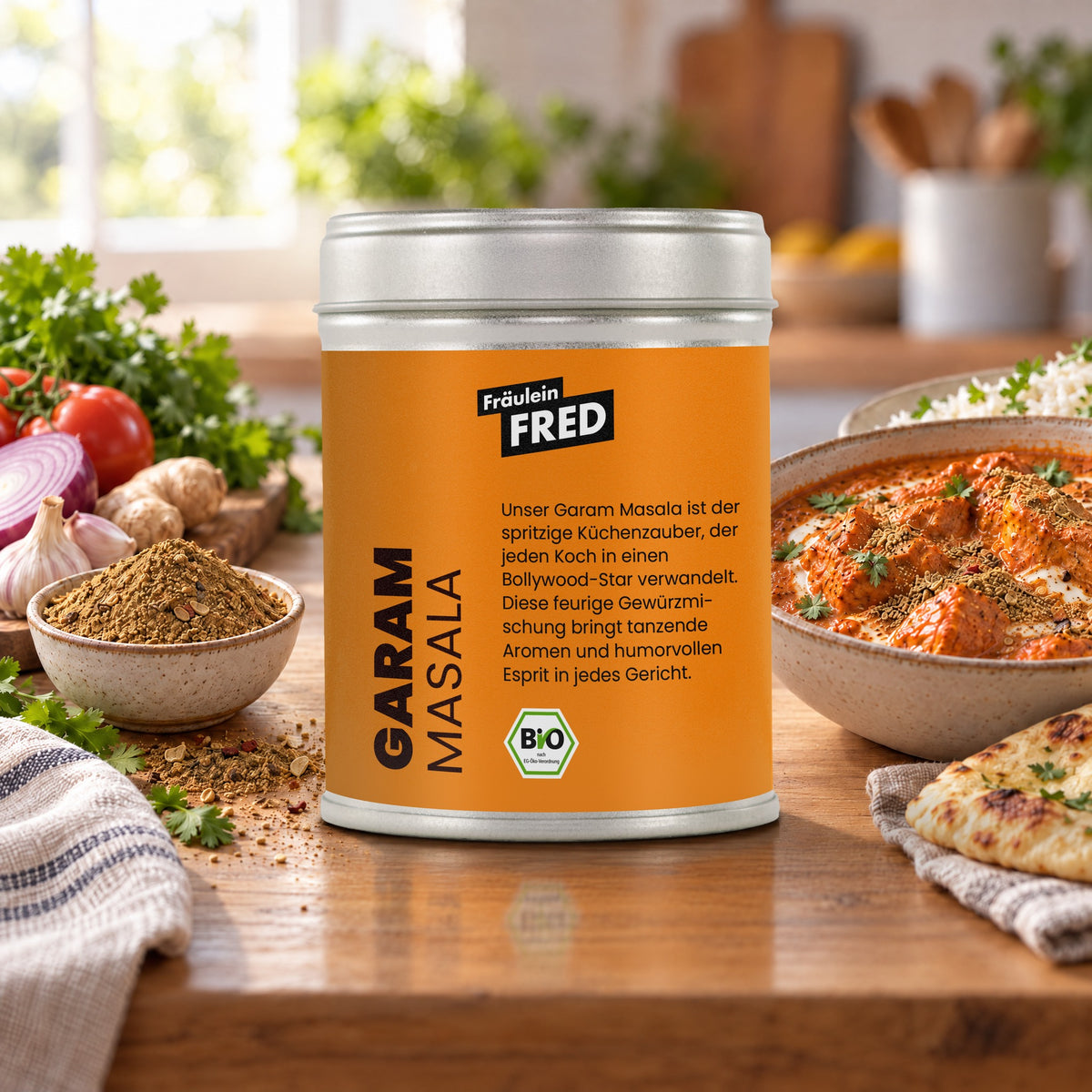 Garam Masala in der Dose von Fräulein Fred auf dem Küchentisch, daneben Butter Chicken