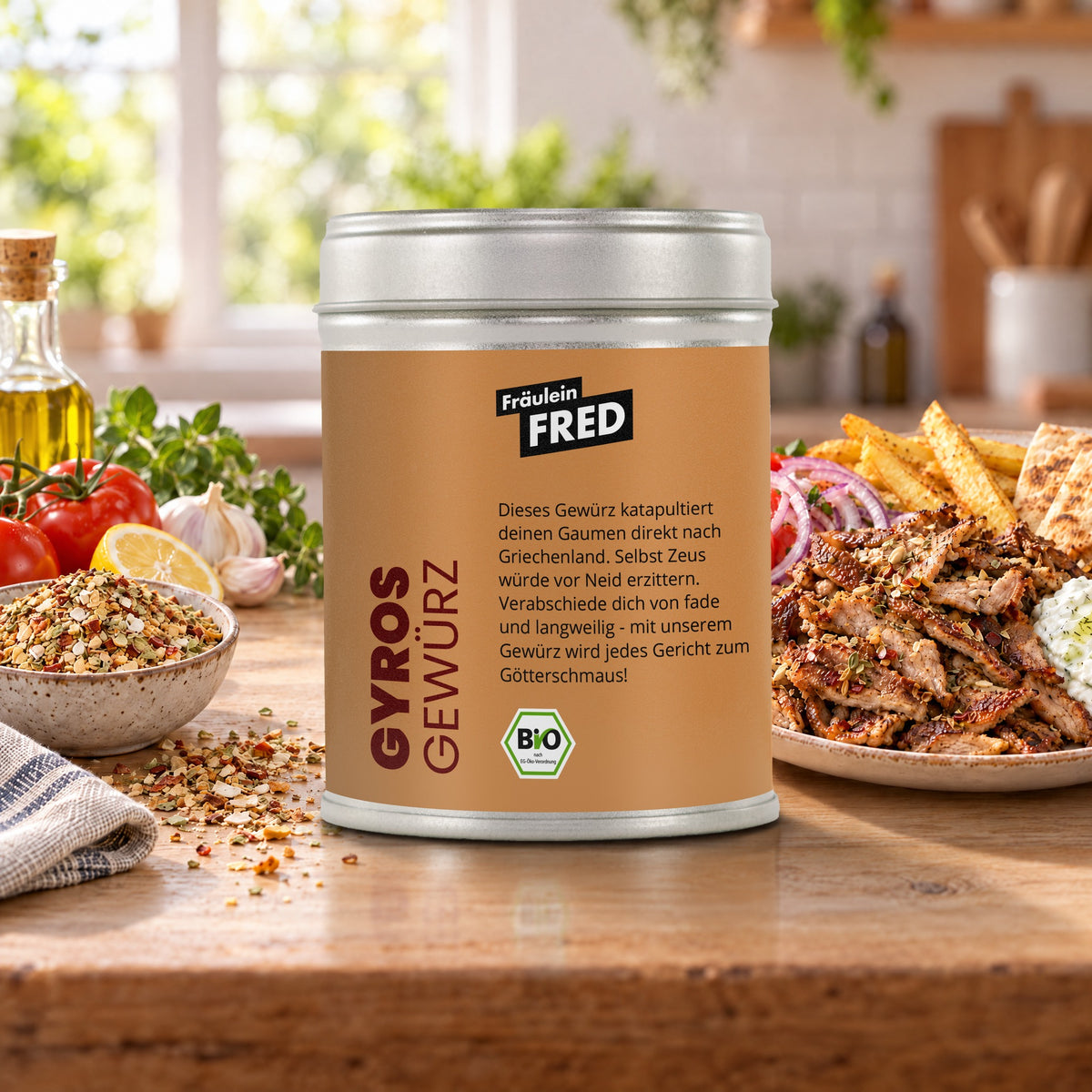 Gyros in der Dose von Fräulein Fred auf dem Küchentisch, daneben Gyros mit Tzatziki